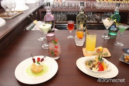 画像ギャラリー No.015のサムネイル画像 / 「SaGa SCARLET GRACE」コラボイベントが「銀座 B.E.HOUSE」にてスタート。SSGの世界観で一色に染まった店舗とメニューをチェックしてきた