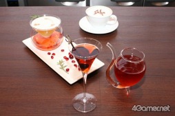 画像ギャラリー No.017のサムネイル画像 / 「SaGa SCARLET GRACE」コラボイベントが「銀座 B.E.HOUSE」にてスタート。SSGの世界観で一色に染まった店舗とメニューをチェックしてきた