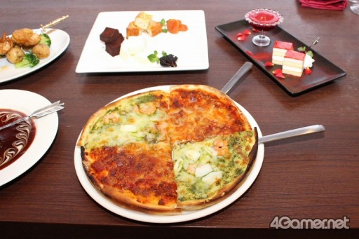 画像ギャラリー No.019のサムネイル画像 / 「SaGa SCARLET GRACE」コラボイベントが「銀座 B.E.HOUSE」にてスタート。SSGの世界観で一色に染まった店舗とメニューをチェックしてきた