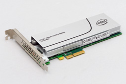 画像ギャラリー No.007のサムネイル画像 / NVMe準拠のPCIe 3.0接続となるIntel製SSD「SSD 750」レビュー。SATA 6Gbps比で2倍以上という圧倒的な速度性能を確認する