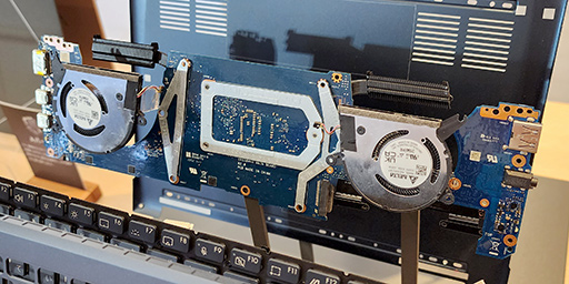 ꡼ No.008Υͥ / ASUSͭELǥץ쥤ܥΡȤ繶Ť1kg̥ޥ󤫤顤ˤȤϥPCޤ¿ȯɽ