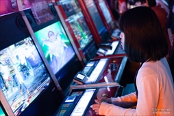 画像ギャラリー No.018のサムネイル画像 / アークシステムワークス「HALLOWEEN PARTY」が今年も開催。森Pも駆けつけ,大いに盛り上がった「BLAZBLUE DAY」フォトレポート