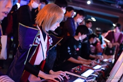 画像ギャラリー No.027のサムネイル画像 / アークシステムワークス「HALLOWEEN PARTY」が今年も開催。森Pも駆けつけ,大いに盛り上がった「BLAZBLUE DAY」フォトレポート