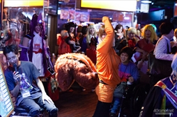 画像ギャラリー No.028のサムネイル画像 / アークシステムワークス「HALLOWEEN PARTY」が今年も開催。森Pも駆けつけ,大いに盛り上がった「BLAZBLUE DAY」フォトレポート