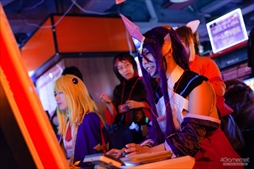 画像ギャラリー No.033のサムネイル画像 / アークシステムワークス「HALLOWEEN PARTY」が今年も開催。森Pも駆けつけ,大いに盛り上がった「BLAZBLUE DAY」フォトレポート