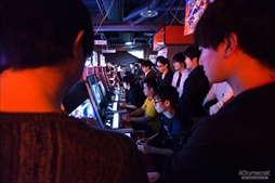 画像ギャラリー No.060のサムネイル画像 / アークシステムワークス「HALLOWEEN PARTY」が今年も開催。森Pも駆けつけ,大いに盛り上がった「BLAZBLUE DAY」フォトレポート