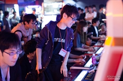 画像ギャラリー No.063のサムネイル画像 / アークシステムワークス「HALLOWEEN PARTY」が今年も開催。森Pも駆けつけ,大いに盛り上がった「BLAZBLUE DAY」フォトレポート