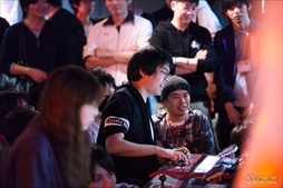 画像ギャラリー No.064のサムネイル画像 / アークシステムワークス「HALLOWEEN PARTY」が今年も開催。森Pも駆けつけ,大いに盛り上がった「BLAZBLUE DAY」フォトレポート