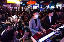 画像ギャラリー No.067のサムネイル画像 / アークシステムワークス「HALLOWEEN PARTY」が今年も開催。森Pも駆けつけ,大いに盛り上がった「BLAZBLUE DAY」フォトレポート