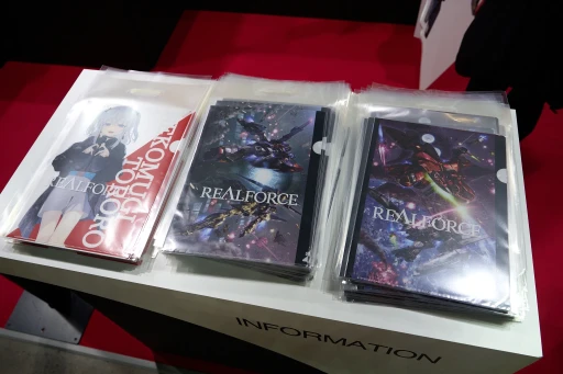 ���������꡼ No.014�Υ���ͥ������ / ��REALFORCE GX1�פΥ���ܥ�ǥ뤬��Ÿ�档VTuberǭ���Ȥ��������ǥ�ȡ�������ॳ���4���ʤ�����å����Ƥ�����TGS2025��