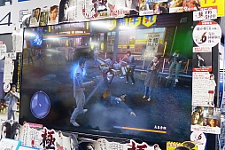 画像ギャラリー No.009のサムネイル画像 / 「龍が如く 極」の全国体験会がスタート。名越総合監督&横山プロデューサーのサイン会の模様や,体験版の内容をお届け