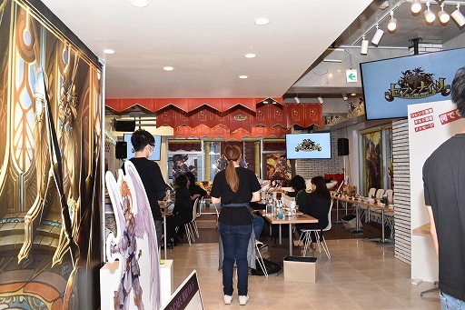 画像ギャラリー No.004のサムネイル画像 / 飲んで喰らって体力満タン! 「セブンナイツ」公式カフェ“セブンナイツ 原宿ギルド in AMO CAFE”が10月20日にオープン