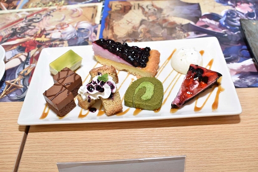 画像ギャラリー No.013のサムネイル画像 / 飲んで喰らって体力満タン! 「セブンナイツ」公式カフェ“セブンナイツ 原宿ギルド in AMO CAFE”が10月20日にオープン