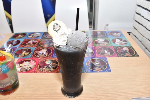 画像ギャラリー No.024のサムネイル画像 / 飲んで喰らって体力満タン! 「セブンナイツ」公式カフェ“セブンナイツ 原宿ギルド in AMO CAFE”が10月20日にオープン