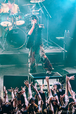 画像ギャラリー No.009のサムネイル画像 / 7年前の悲しみを,最高の思い出に塗り替えたい ――「バンやろ」発リアルバンド OSIRIS,7年ぶりワンマン「OSIRIS THE LUST GIG」レポート