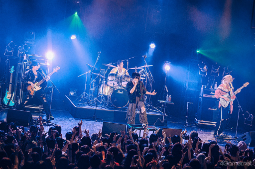 画像ギャラリー No.013のサムネイル画像 / 7年前の悲しみを,最高の思い出に塗り替えたい ――「バンやろ」発リアルバンド OSIRIS,7年ぶりワンマン「OSIRIS THE LUST GIG」レポート