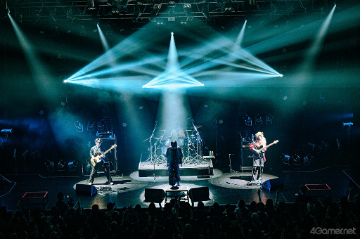 画像ギャラリー No.016のサムネイル画像 / 7年前の悲しみを,最高の思い出に塗り替えたい ――「バンやろ」発リアルバンド OSIRIS,7年ぶりワンマン「OSIRIS THE LUST GIG」レポート