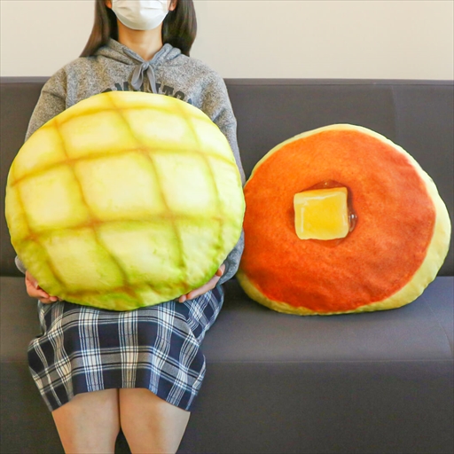 画像ギャラリー No.001のサムネイル画像 / 「トレバ」,メロンパンとホットケーキの特大クッションを追加