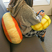 画像ギャラリー No.006のサムネイル画像 / 「トレバ」,メロンパンとホットケーキの特大クッションを追加