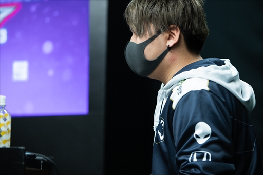 画像ギャラリー No.028のサムネイル画像 / 「TOPANGA LEAGUE×鉄拳7 Season3」フォトレポート。Team Liquidに所属する若手の雄,弦選手がシーズン1に続き,2度目の優勝を飾る