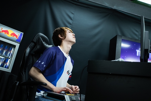 画像ギャラリー No.029のサムネイル画像 / 「TOPANGA LEAGUE×鉄拳7 Season3」フォトレポート。Team Liquidに所属する若手の雄,弦選手がシーズン1に続き,2度目の優勝を飾る