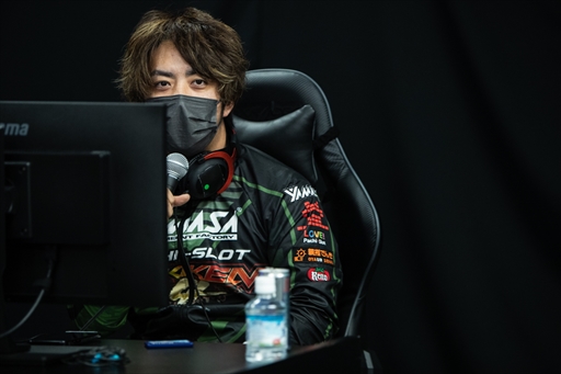 画像ギャラリー No.033のサムネイル画像 / 「TOPANGA LEAGUE×鉄拳7 Season3」フォトレポート。Team Liquidに所属する若手の雄,弦選手がシーズン1に続き,2度目の優勝を飾る