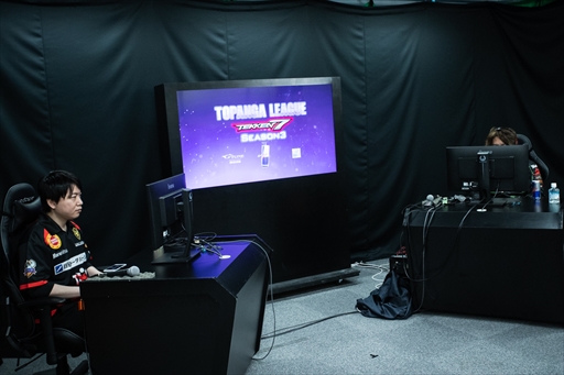 画像ギャラリー No.034のサムネイル画像 / 「TOPANGA LEAGUE×鉄拳7 Season3」フォトレポート。Team Liquidに所属する若手の雄,弦選手がシーズン1に続き,2度目の優勝を飾る