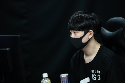 画像ギャラリー No.041のサムネイル画像 / 「TOPANGA LEAGUE×鉄拳7 Season3」フォトレポート。Team Liquidに所属する若手の雄,弦選手がシーズン1に続き,2度目の優勝を飾る