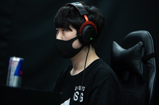 画像ギャラリー No.043のサムネイル画像 / 「TOPANGA LEAGUE×鉄拳7 Season3」フォトレポート。Team Liquidに所属する若手の雄,弦選手がシーズン1に続き,2度目の優勝を飾る