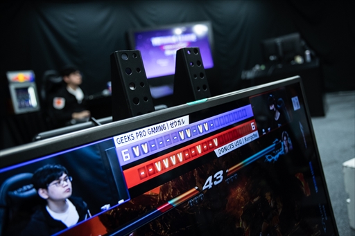 画像ギャラリー No.044のサムネイル画像 / 「TOPANGA LEAGUE×鉄拳7 Season3」フォトレポート。Team Liquidに所属する若手の雄,弦選手がシーズン1に続き,2度目の優勝を飾る