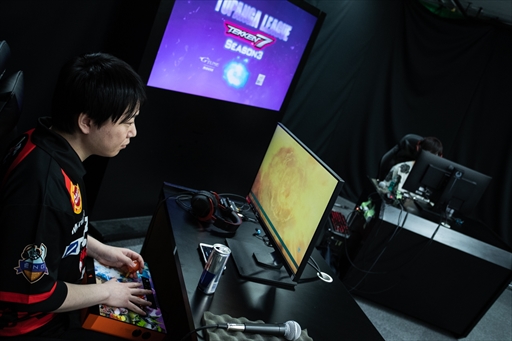 画像ギャラリー No.049のサムネイル画像 / 「TOPANGA LEAGUE×鉄拳7 Season3」フォトレポート。Team Liquidに所属する若手の雄,弦選手がシーズン1に続き,2度目の優勝を飾る