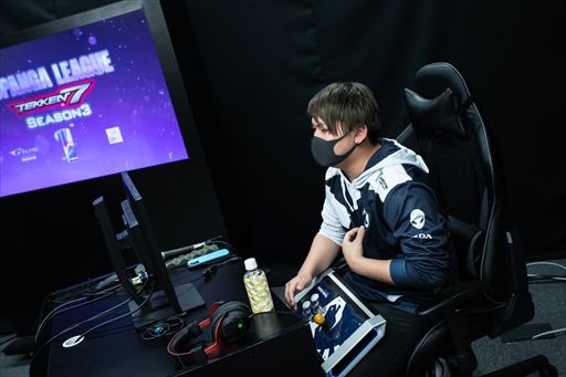 画像ギャラリー No.056のサムネイル画像 / 「TOPANGA LEAGUE×鉄拳7 Season3」フォトレポート。Team Liquidに所属する若手の雄,弦選手がシーズン1に続き,2度目の優勝を飾る