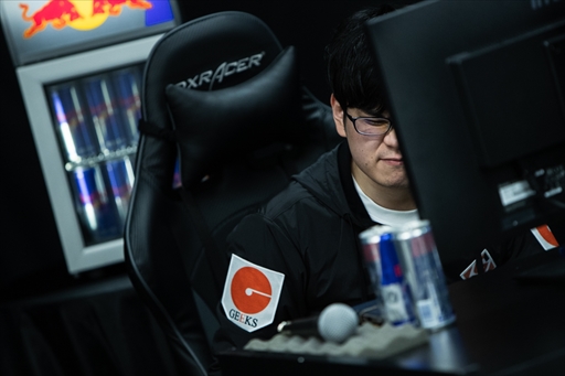 画像ギャラリー No.066のサムネイル画像 / 「TOPANGA LEAGUE×鉄拳7 Season3」フォトレポート。Team Liquidに所属する若手の雄,弦選手がシーズン1に続き,2度目の優勝を飾る