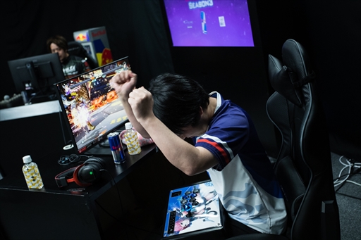 画像ギャラリー No.080のサムネイル画像 / 「TOPANGA LEAGUE×鉄拳7 Season3」フォトレポート。Team Liquidに所属する若手の雄,弦選手がシーズン1に続き,2度目の優勝を飾る