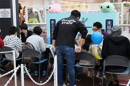 画像ギャラリー No.015のサムネイル画像 / はじめしゃちょーさんとだいだらさんが「ラグマス」CMロケ地へ! 人気タイトルがイオンレイクタウンに集結した「ガンホー 秋のゲーム祭」をレポート