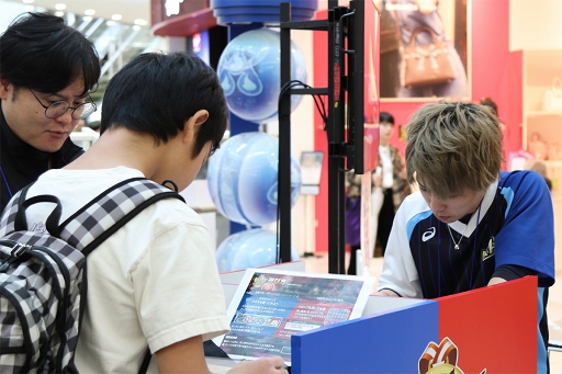 画像ギャラリー No.033のサムネイル画像 / はじめしゃちょーさんとだいだらさんが「ラグマス」CMロケ地へ! 人気タイトルがイオンレイクタウンに集結した「ガンホー 秋のゲーム祭」をレポート