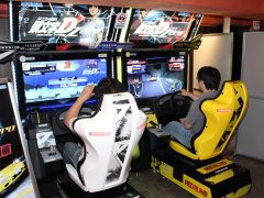 ��Ƭʸ��D ARCADE STAGE Zero�פΥץ졦�����ƥ��Ȥ�8��7���ޤ�����3Ź�ޤǳ����档�����Τȿ��⡼�ɤ�̣�臘�����ޥ�졼���򡤤����᤯�θ����Ƥߤ褦