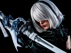 「NieR:Automata」2Bの剣「白の契約」を再現したスマート・トイ,予約受付を本日開始。斬撃音や2Bのセリフも楽しめる