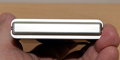 画像ギャラリー No.008のサムネイル画像 / 写真で見る「motorola razr 60」。手ごろな価格のミドルクラス市場向け折りたたみスマートフォン