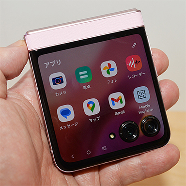 画像ギャラリー No.009のサムネイル画像 / 写真で見る「motorola razr 60」。手ごろな価格のミドルクラス市場向け折りたたみスマートフォン