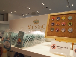 画像ギャラリー No.010のサムネイル画像 / 「うたの☆プリンスさまっ♪」のコンセプトショップ「SHINING STORE」が今年もオープン。新しいお友達「PRINCE CAT」が可愛く展示された店内を写真で紹介