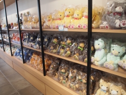 画像ギャラリー No.012のサムネイル画像 / 「うたの☆プリンスさまっ♪」のコンセプトショップ「SHINING STORE」が今年もオープン。新しいお友達「PRINCE CAT」が可愛く展示された店内を写真で紹介