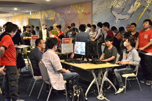 画像ギャラリー No.014のサムネイル画像 / 「BBTAG 第2回公式大会」イベントレポート。プロゲーマー・小路KOG選手が優勝を飾り,直近の出場大会において5連覇を達成