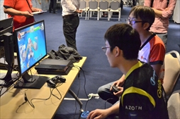 画像ギャラリー No.020のサムネイル画像 / 「BBTAG 第2回公式大会」イベントレポート。プロゲーマー・小路KOG選手が優勝を飾り,直近の出場大会において5連覇を達成