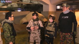 画像ギャラリー No.001のサムネイル画像 / ゲームバラエティ番組「YATTE-MIKKA!」の第1回「#1 サバゲー仲間で、CoD:BO4」が公開。板倉俊之さんら4人の芸人が「BLACKOUT」に挑戦