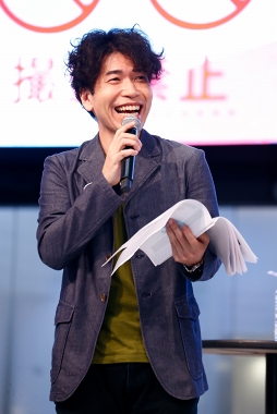 画像ギャラリー No.003のサムネイル画像 / 新垣さんが所属したいユニットは? “オンエア!スペシャルステージ「宝石が丘学園放送部in AGF」”をレポート