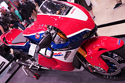 画像ギャラリー No.010のサムネイル画像 / バイクの祭典・TMCS2018に出展されていた「Monster Energy Supercross」&「TT ISLE OF MAN」を紹介。バイクの写真も