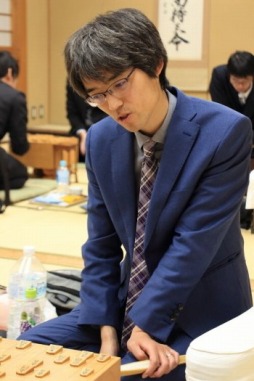 画像ギャラリー No.002のサムネイル画像 / シルバースタージャパンにプロ棋士の星野良生四段が入社。「銀星将棋」や「リアルタイムバトル将棋」,ボードゲームの企画・開発・広報を担当