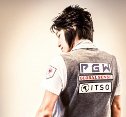 画像ギャラリー No.001のサムネイル画像 / eスポーツ番組「いいすぽ!」10月19日放送回に“伝説のオタク”選手が出演