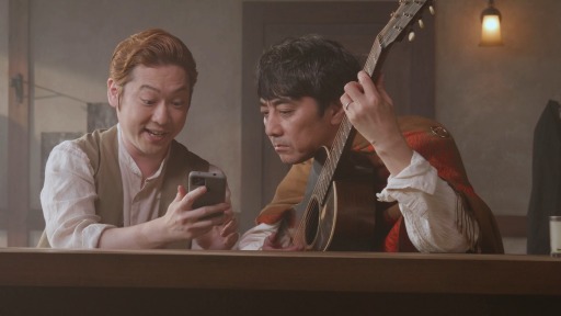 画像ギャラリー No.004のサムネイル画像 / 「ロマサガ リ・ユニバース」の配信3.5周年を記念した新CMが6月1日にオンエア。歌手の山崎まさよしさん,ペンギンズのノブオさんが出演